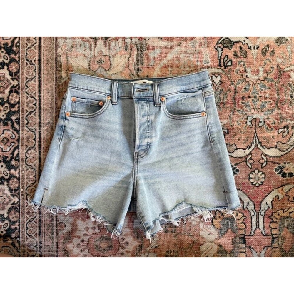 Daze high waisted cut off shorts size 27
